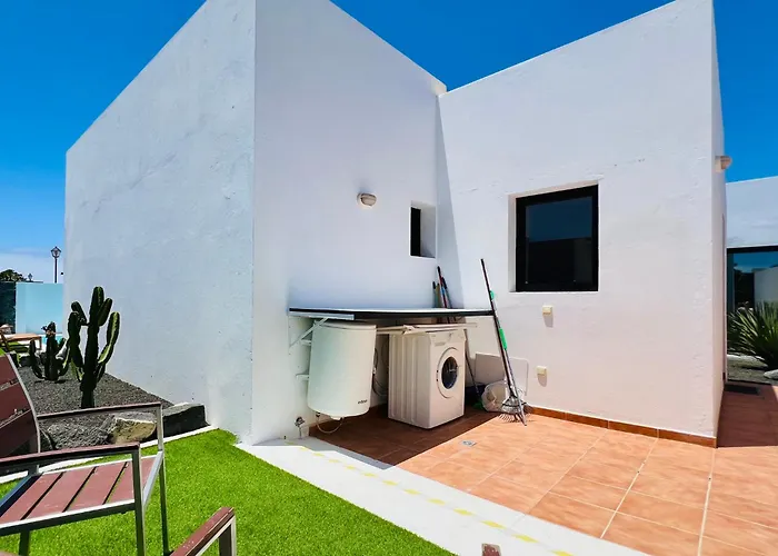Villa El Salto 37 - Rinnovata 2023, Piscina Riscaldata, Sole Tutto Il Giorno! Wi-fi, Massima Privacy, Ottima Posizione Playa Blanca (Lanzarote)